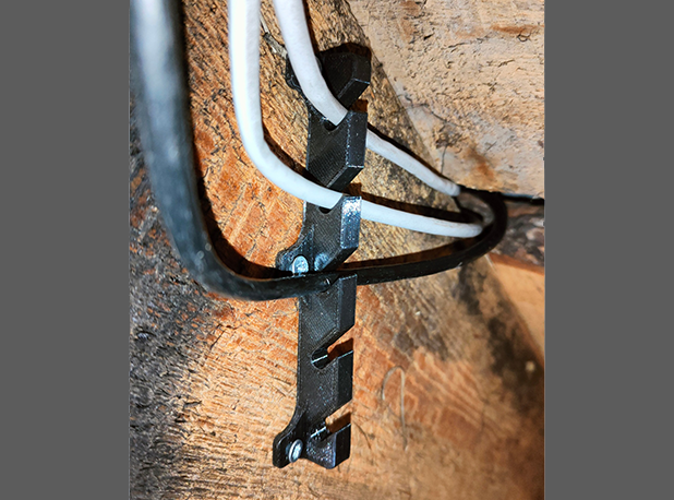 Держатель для витой пары. Под 5 кабелей.