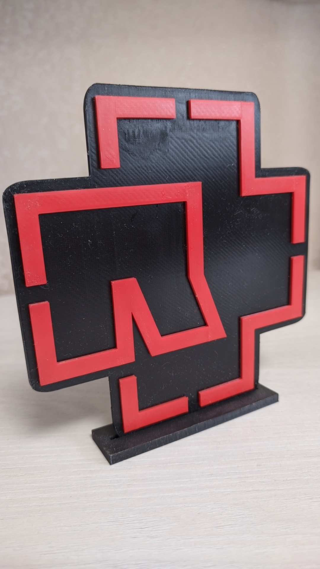 Эмблема RAMMSTEIN на подставке