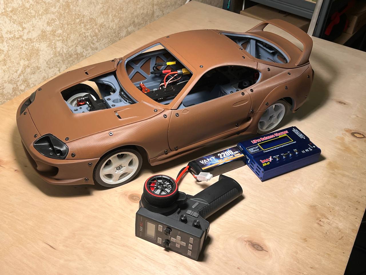 Радиоуправляемая модель Supra 1:10