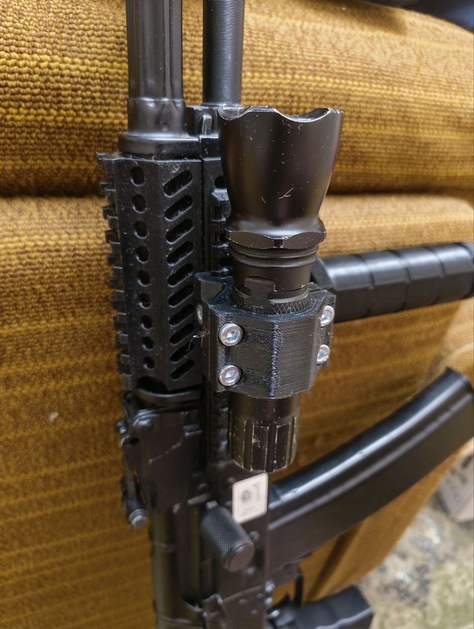 Крепление фонарика/лцу на пикатини 20-27мм