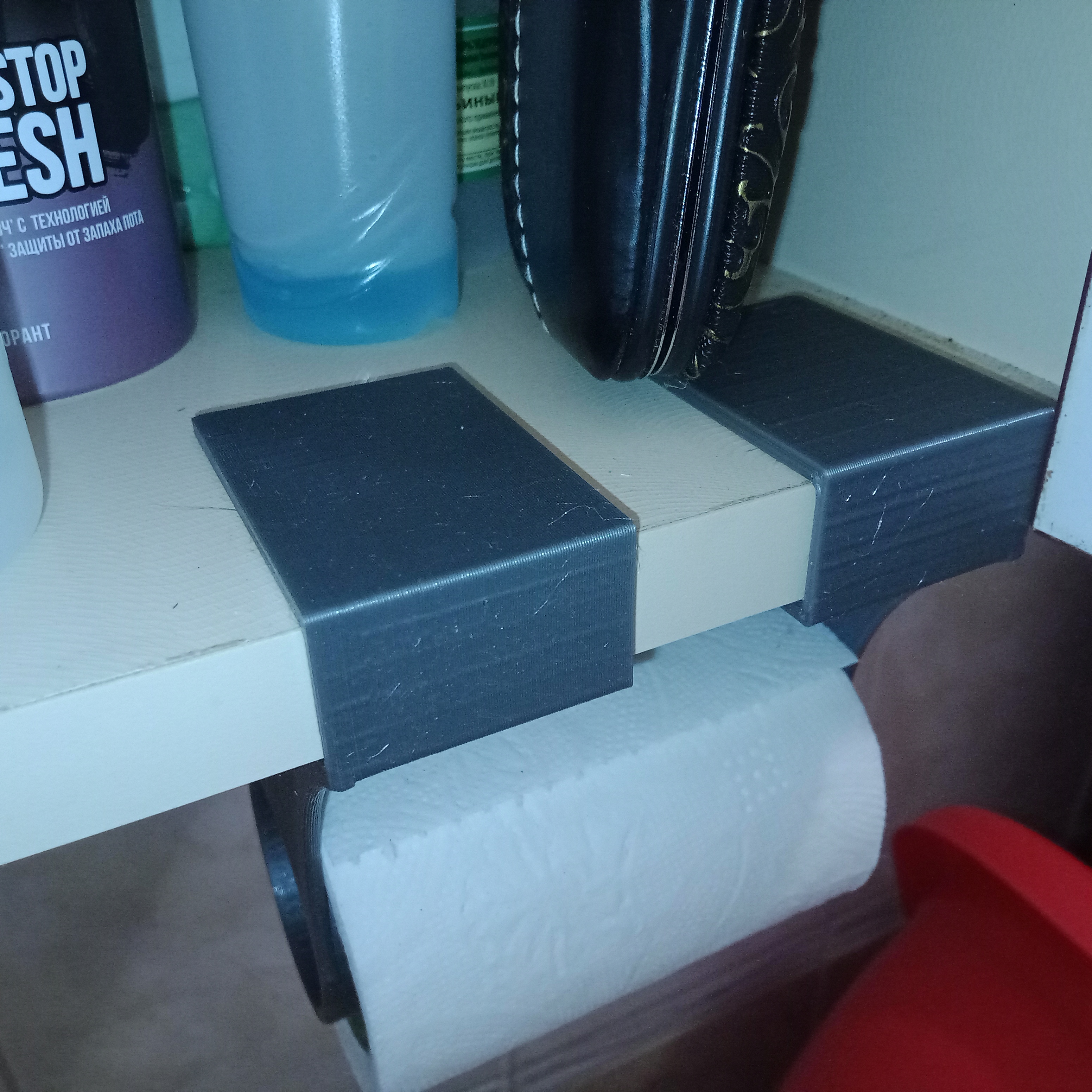 Держатель туалетной бумаги или бумажных  полотенец.