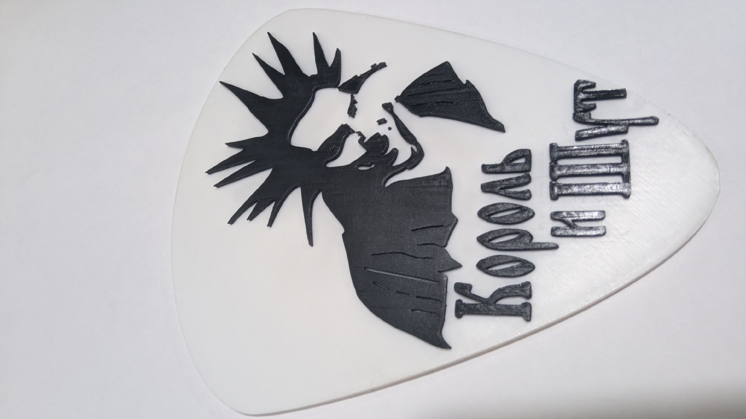 Эмблема король и шут на подставке