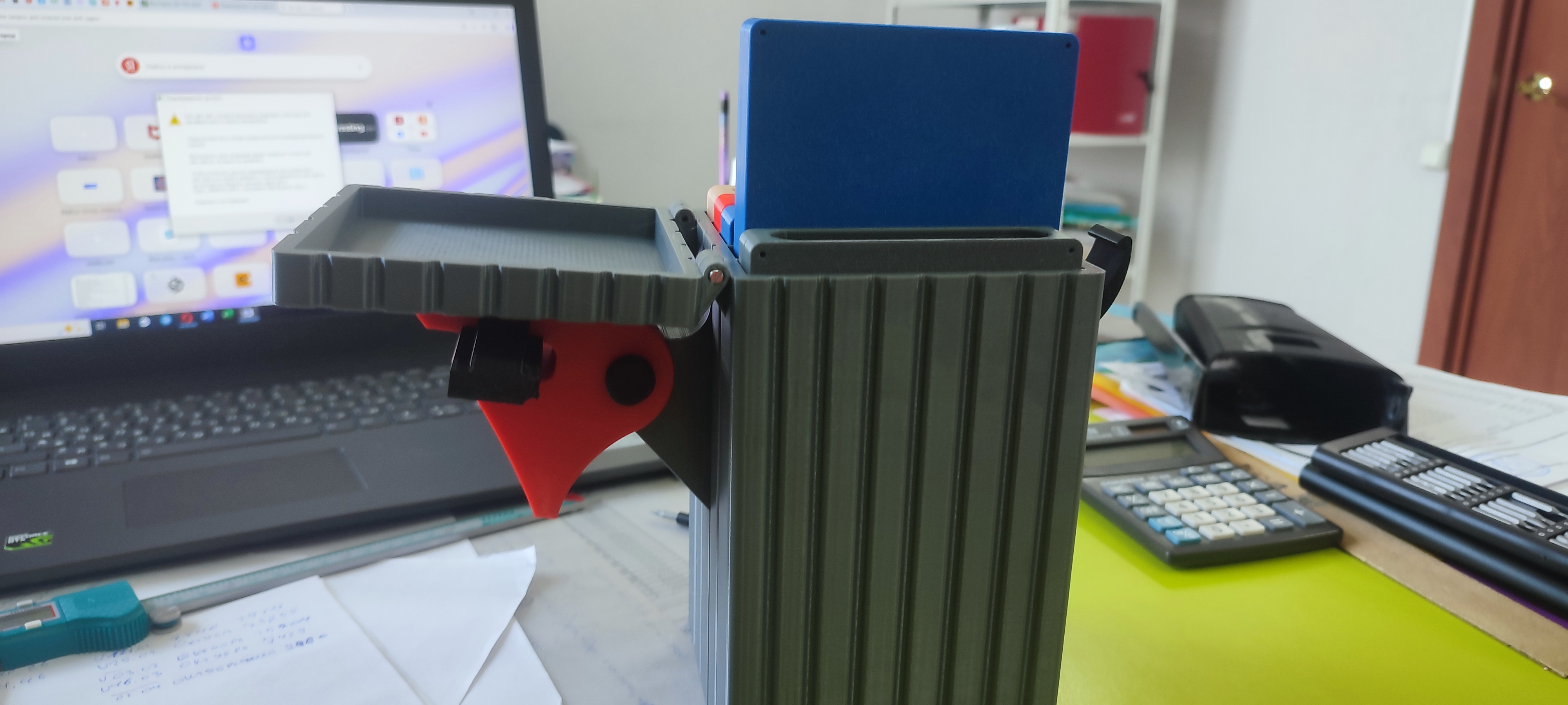 Бокс с крышкой с креплением для ликтрос для хранения 5 коробок для мух (103х175х20)