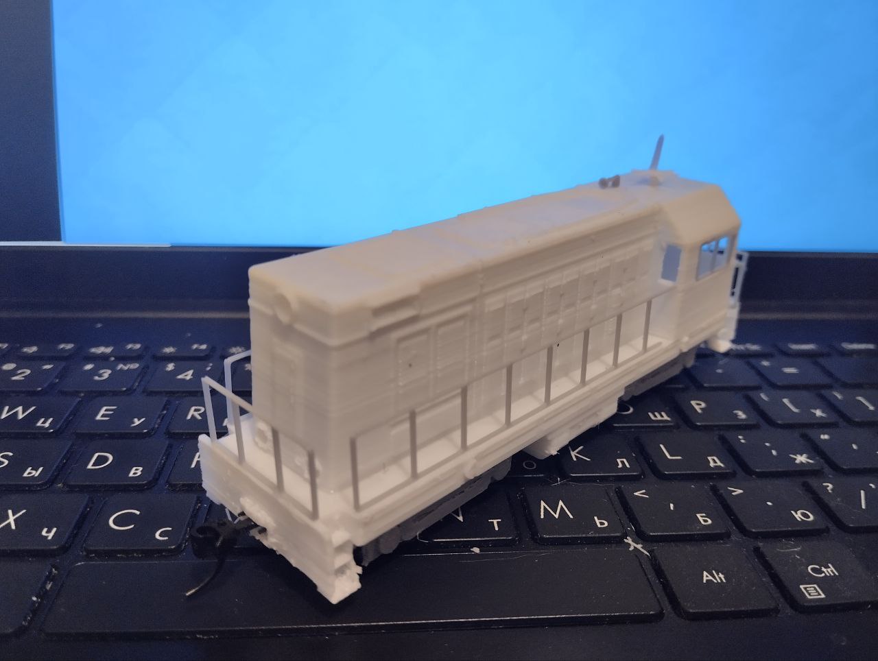 Сборная модель маневрового тепловоза ЧМЭ-2 1/87