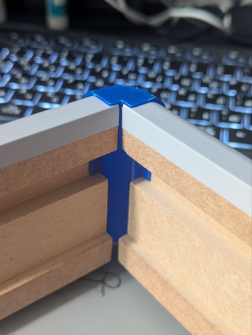 Фурнитура для ЛДСП плинтуса