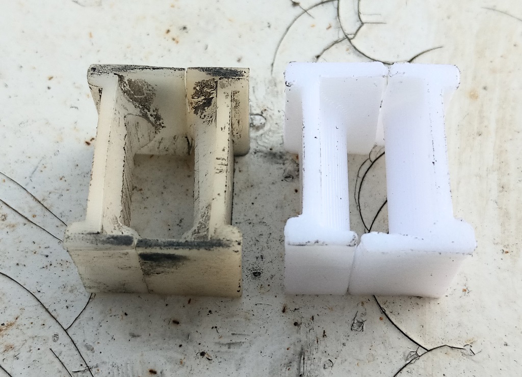 Honda Stream 2003. Ограничители в дверях.