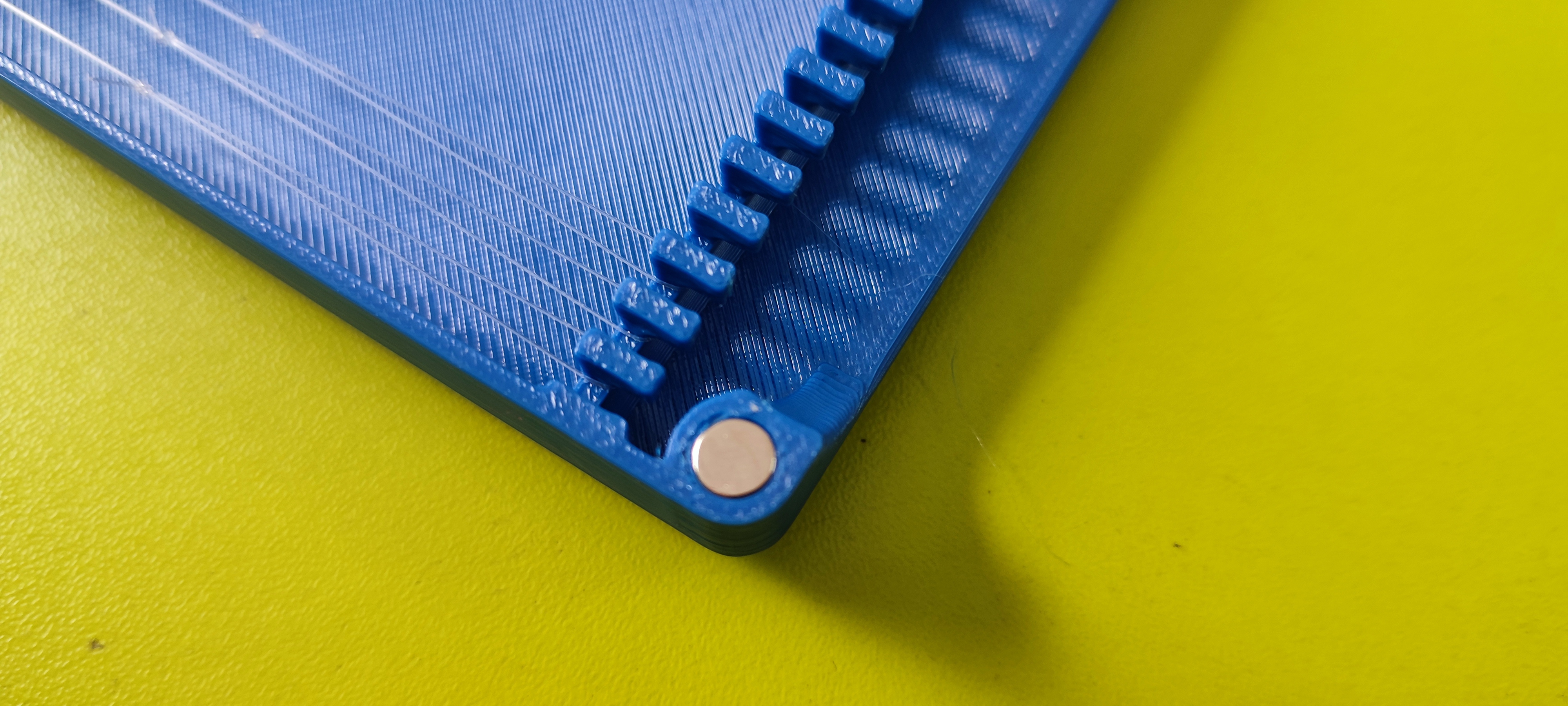 Бокс с крышкой с креплением для ликтрос для хранения 5 коробок для мух (103х175х20)