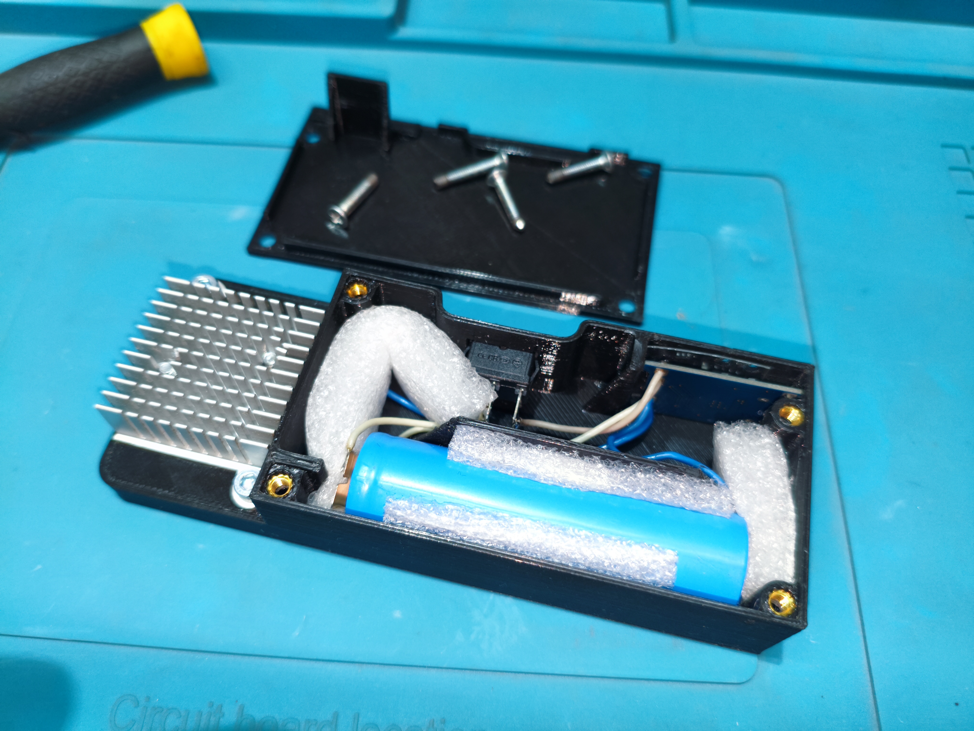 Корпус фонарика с УФ светодиодом.