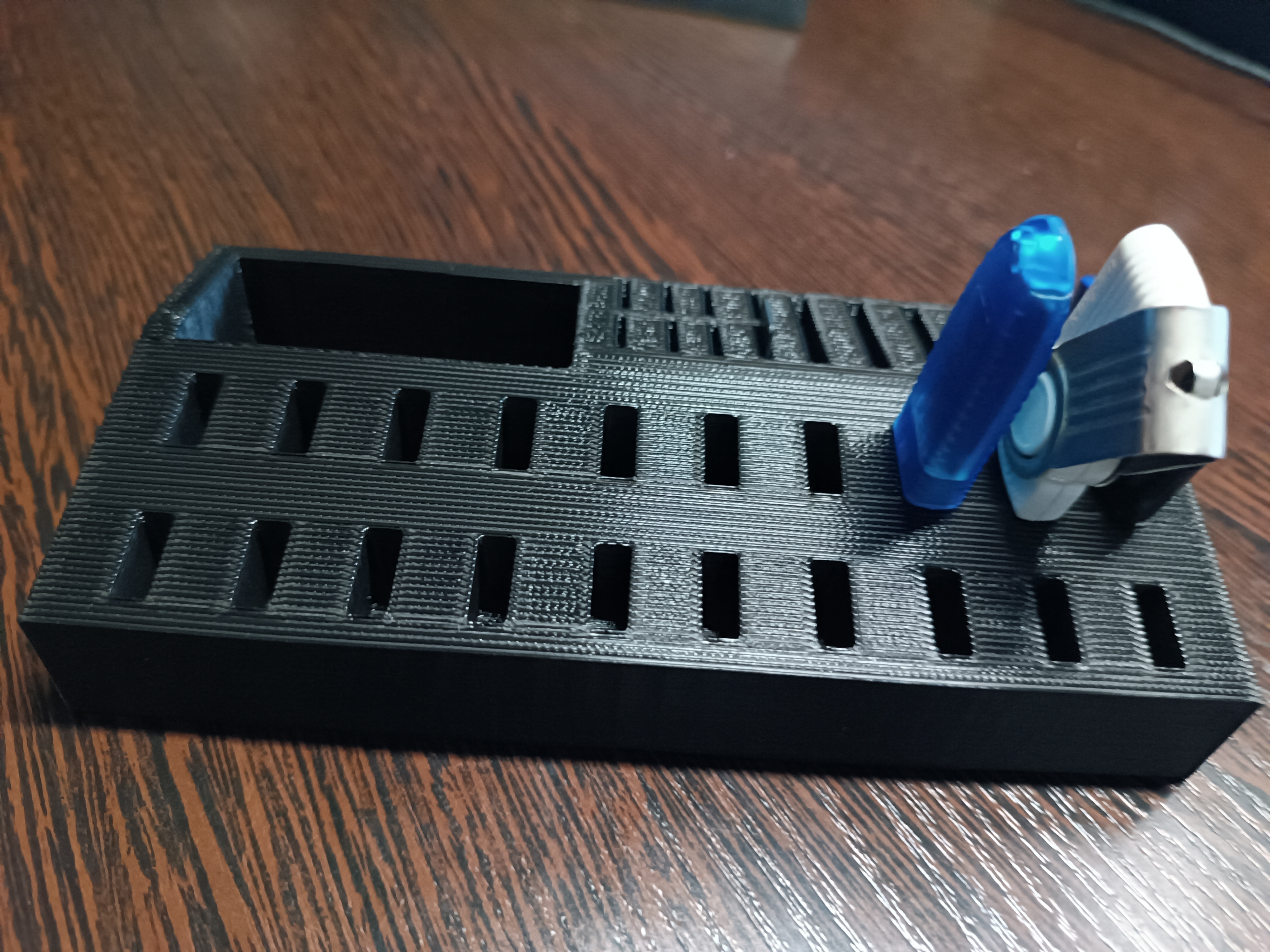 Органайзер для флешек (20 USB, 6 SD, 8 MicroSD) + рундук для брелков и т.д.