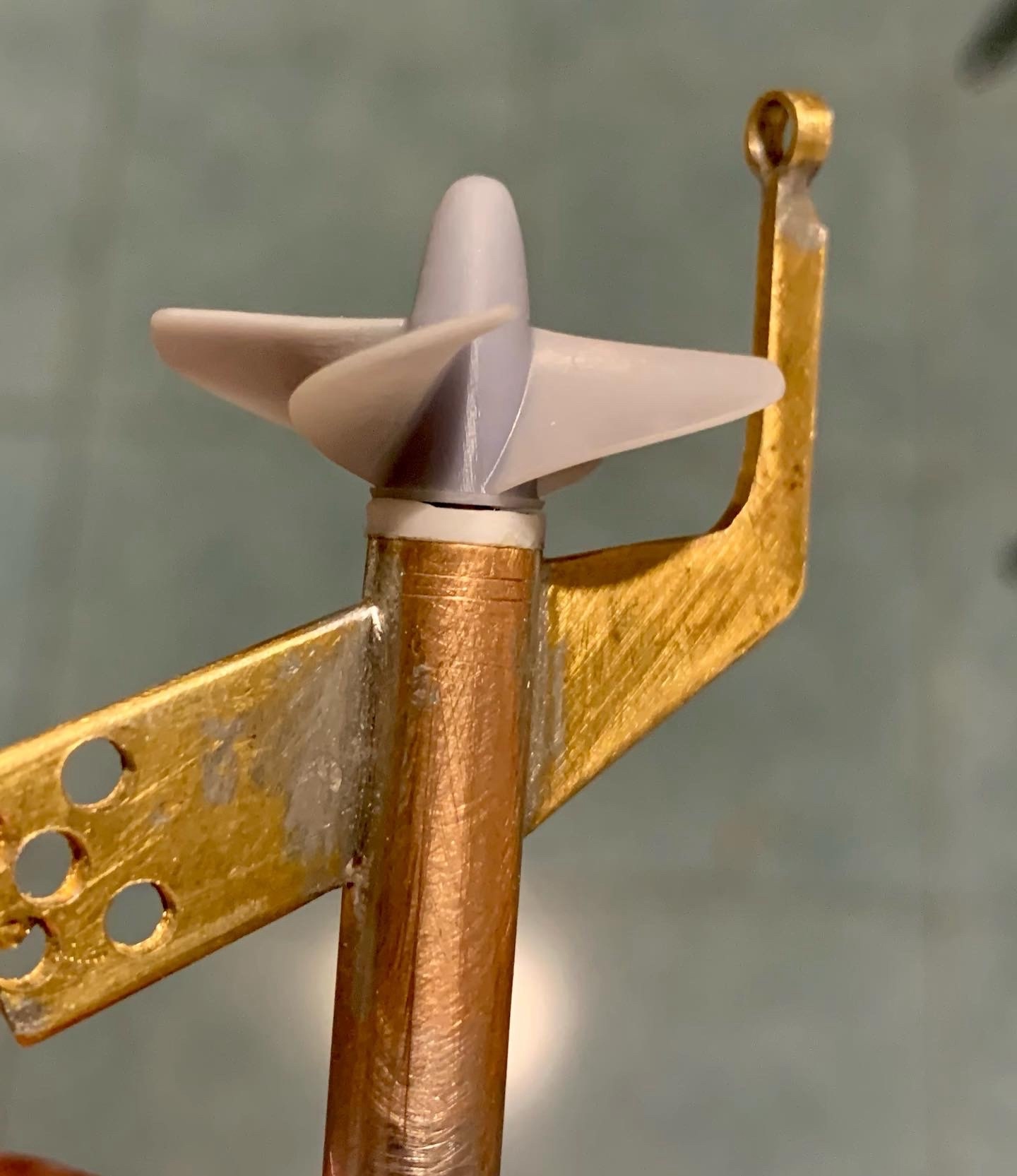 Гребной винт четырехлопастной для модели катера