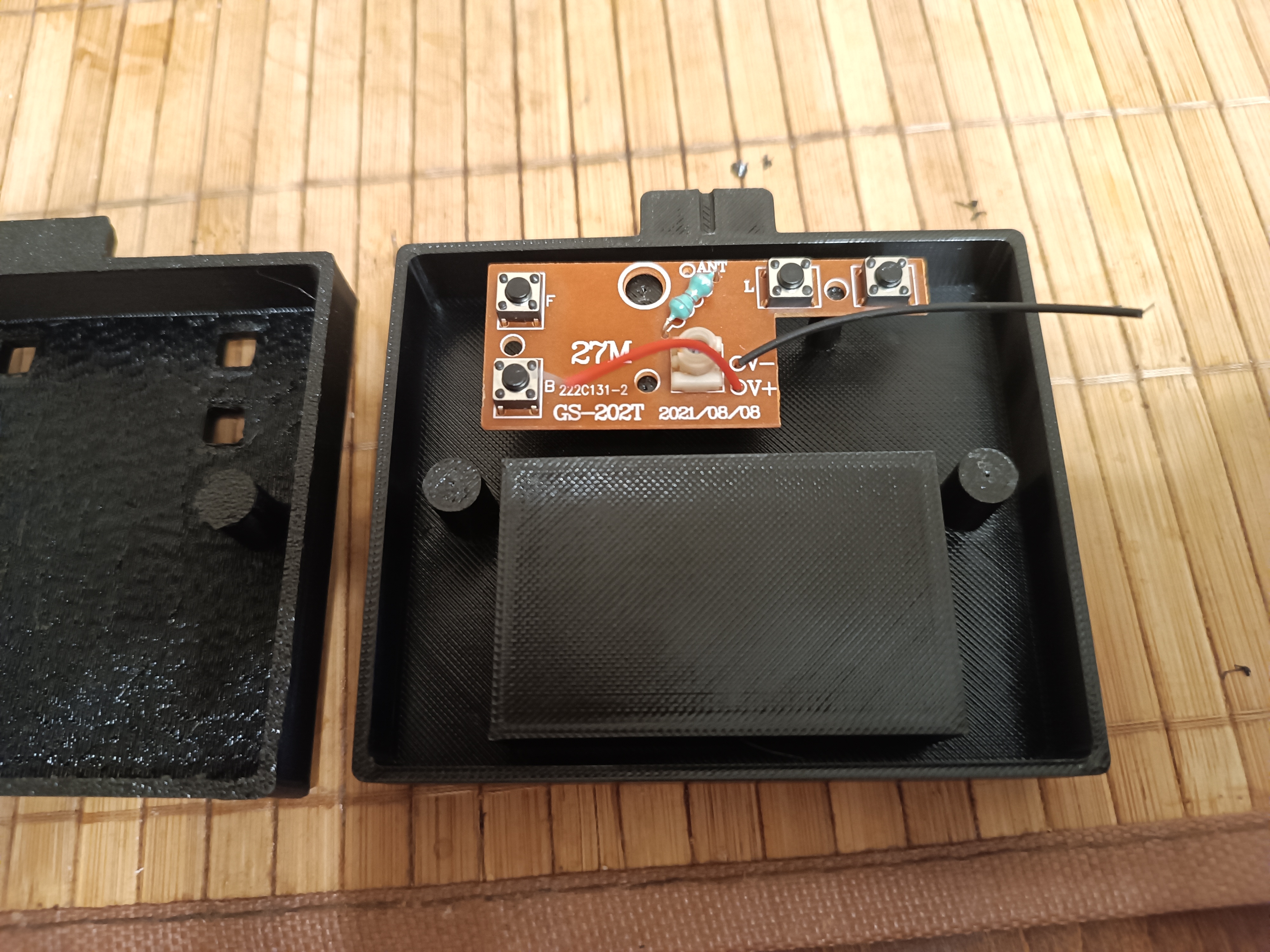 Пульт дистанционного управления игрушкой 27МГц