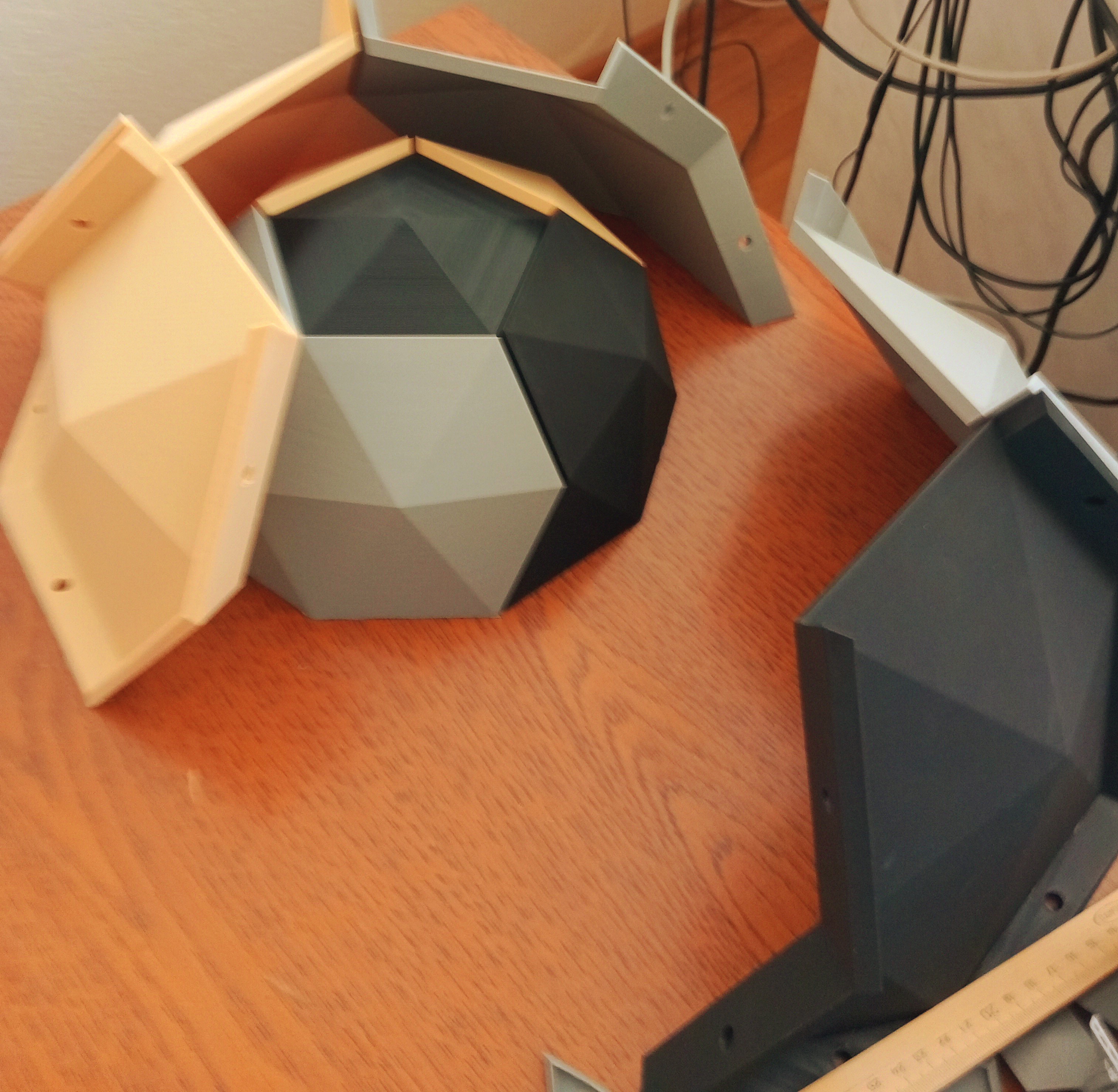 Форма для заливки бетоном "Вазон полусфера из треугольников"