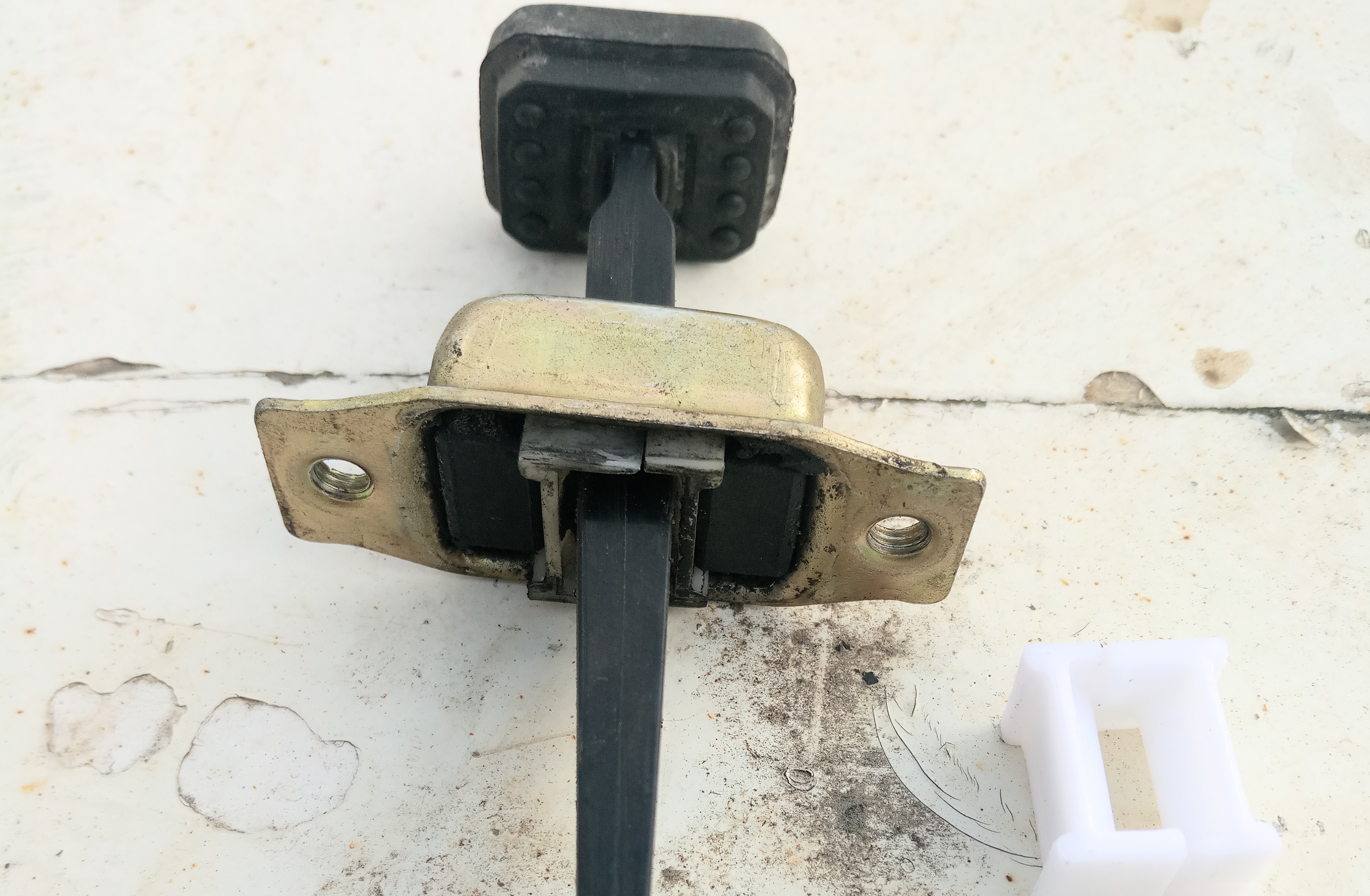 Honda Stream 2003. Ограничители в дверях.