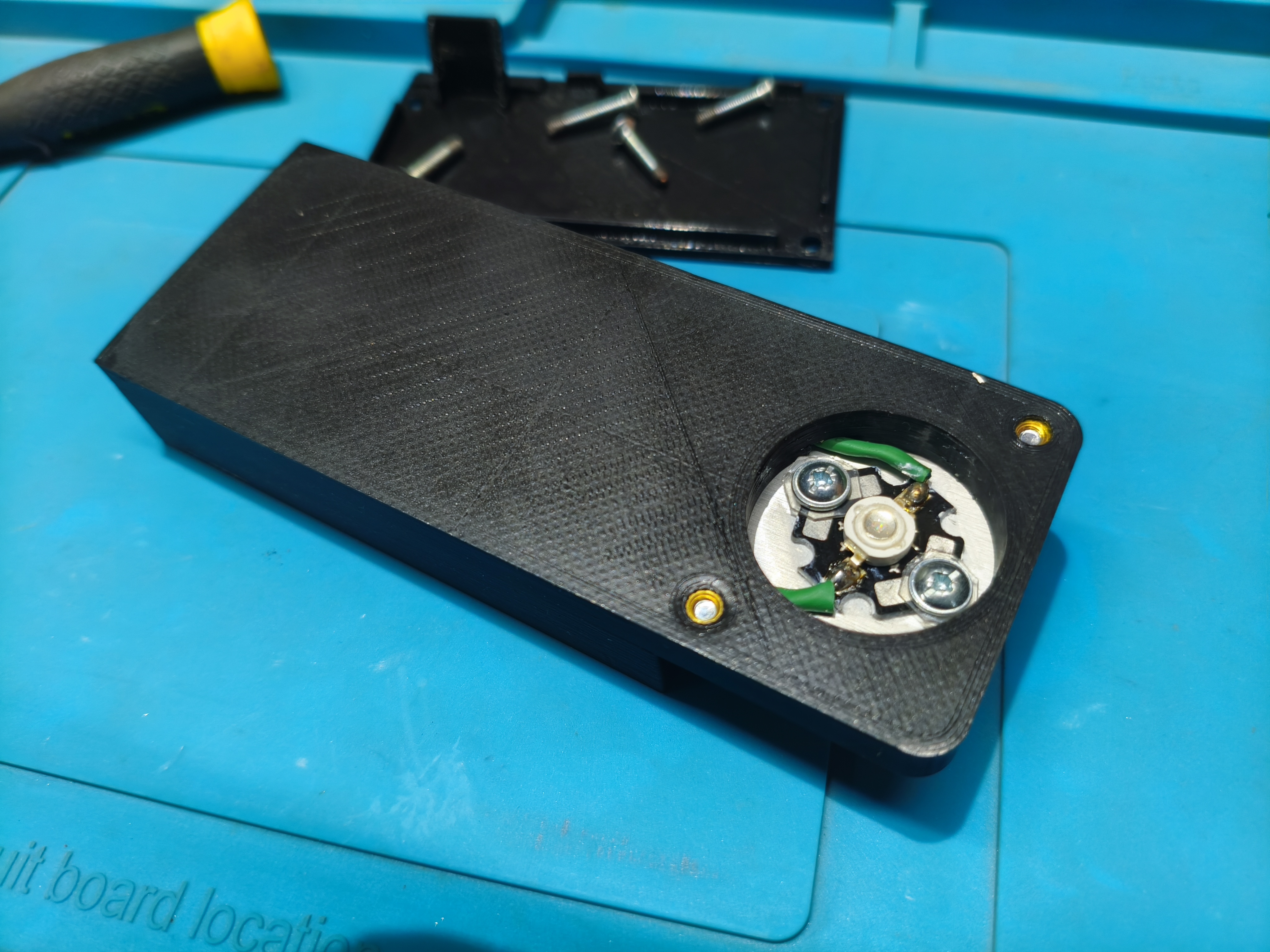 Корпус фонарика с УФ светодиодом.