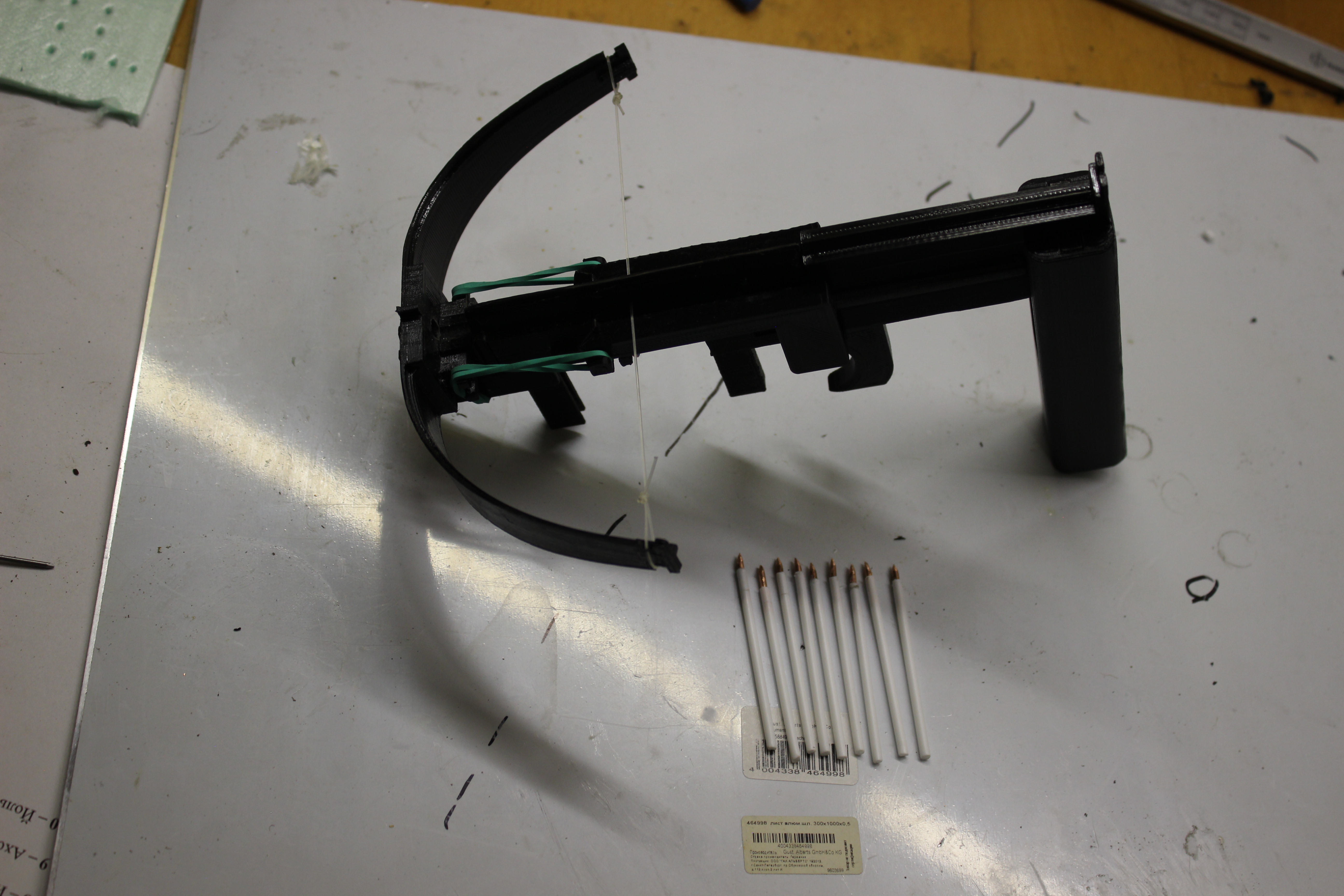 Арбалет скорострельный для зубочисток и болтов из ватных палочек.