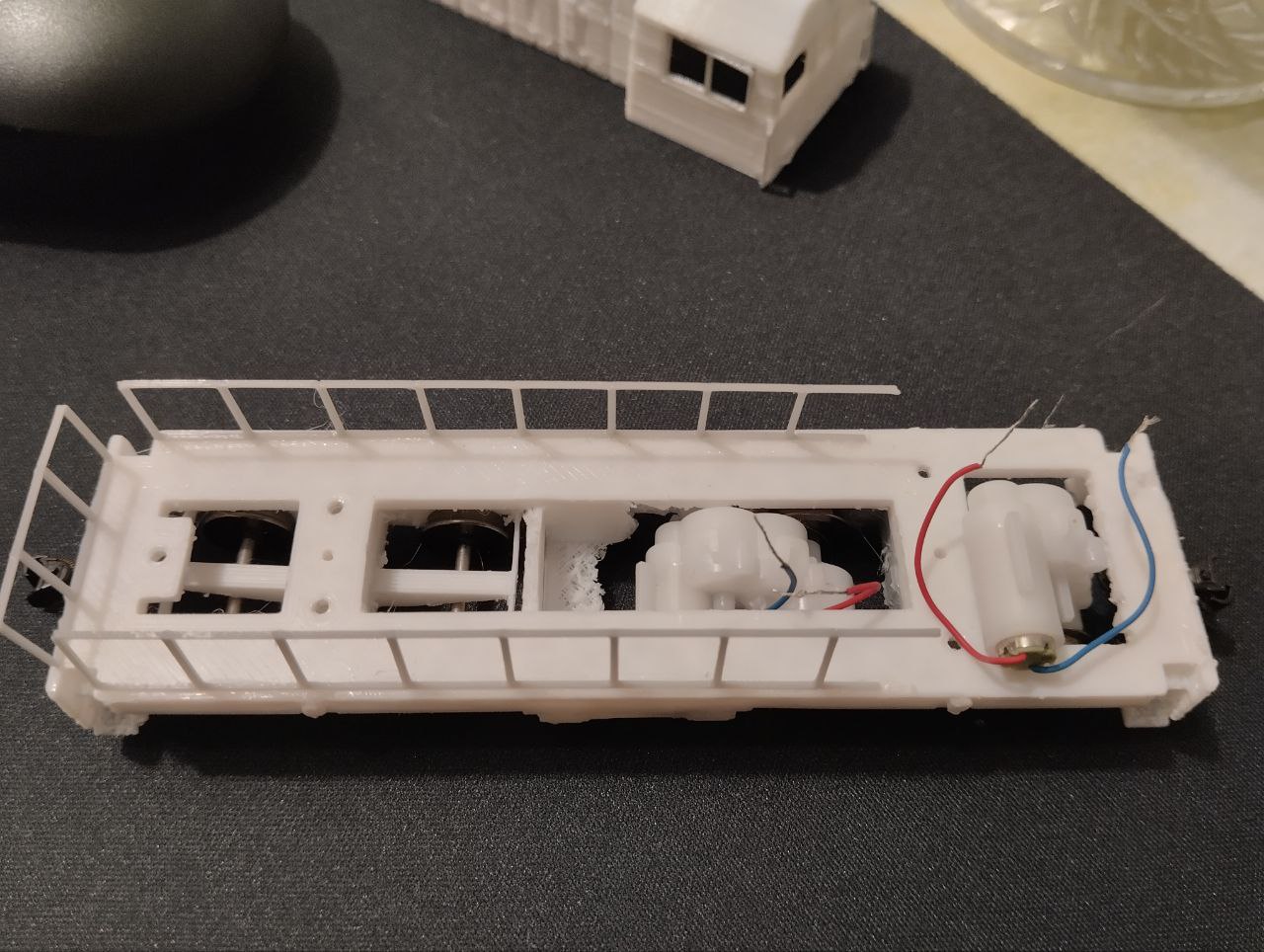 Сборная модель маневрового тепловоза ЧМЭ-2 1/87