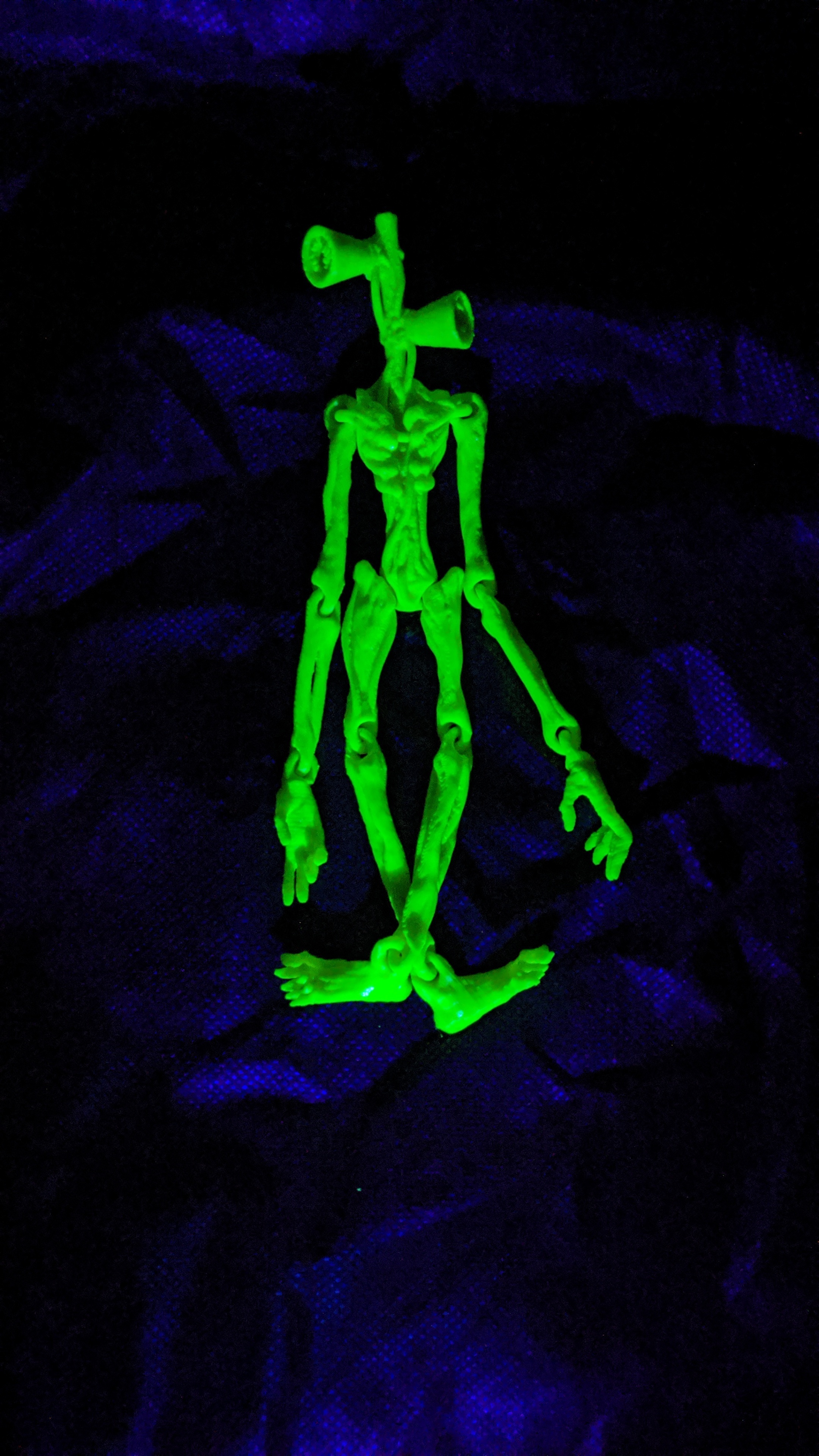 Сиреноголовый конечности двигаются