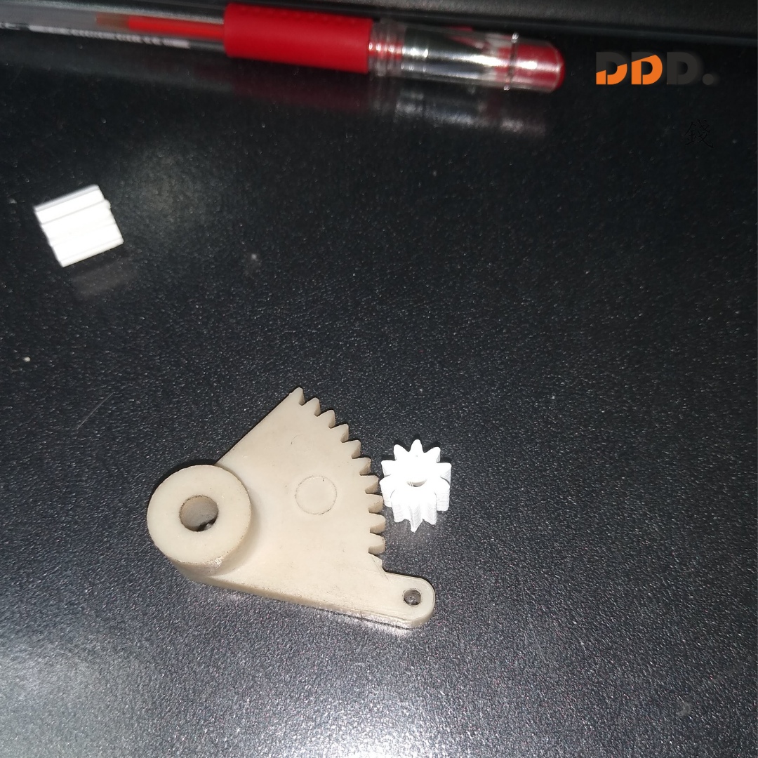 Шестеренка для двигателя педали швейной электромашинки.