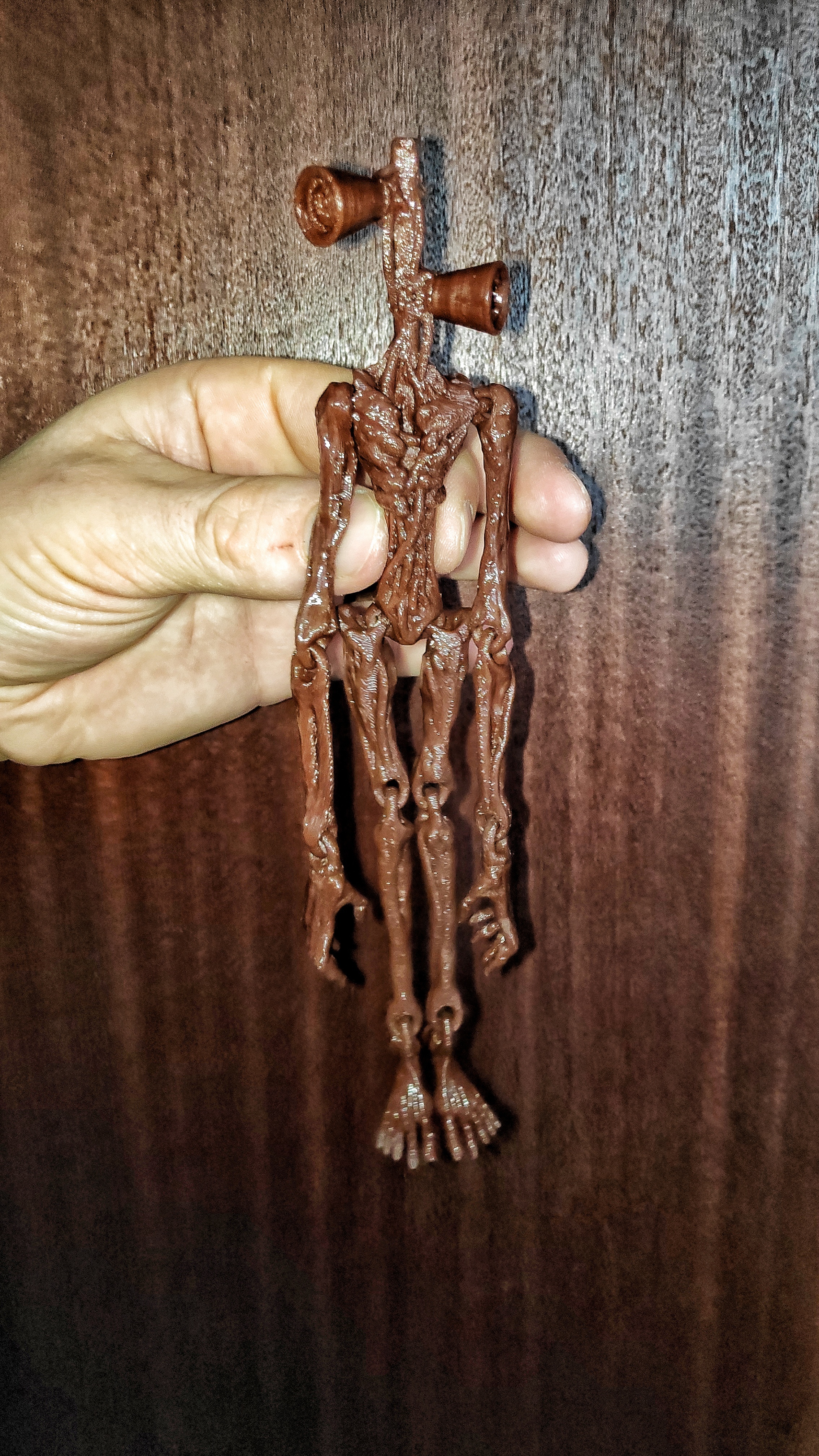 Сиреноголовый конечности двигаются