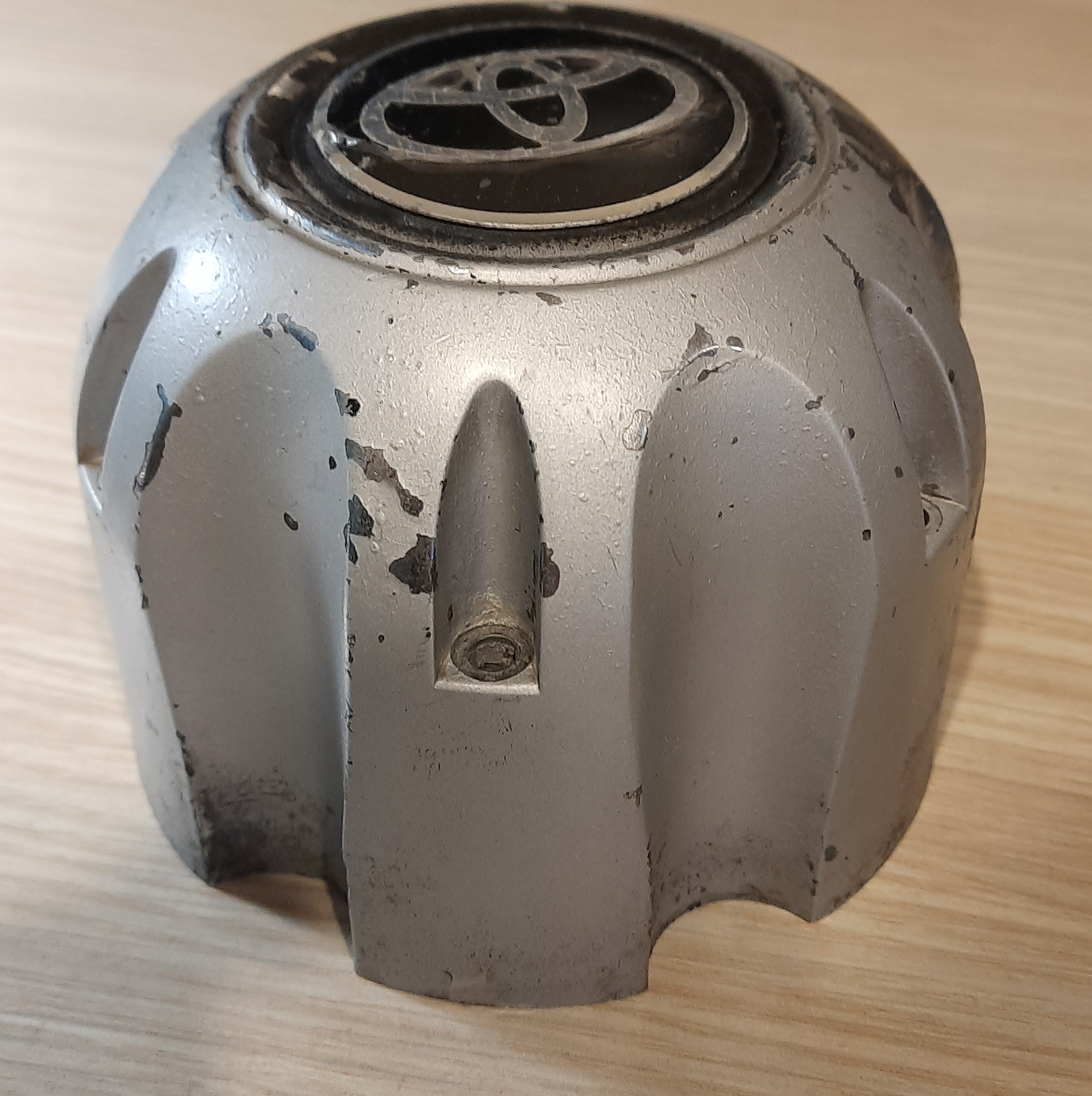 Заглушка на ступицу литых дисков