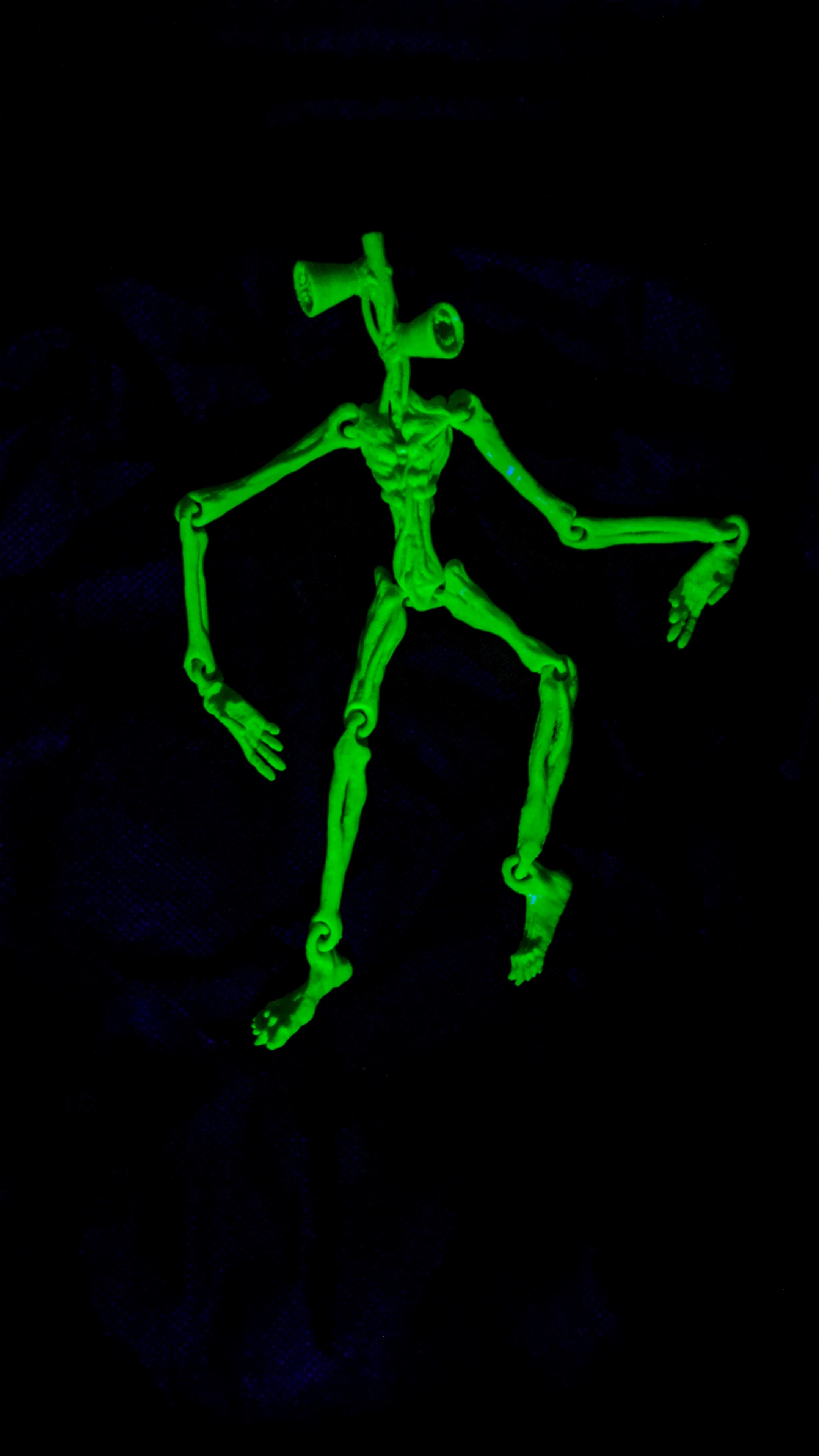 Сиреноголовый конечности двигаются