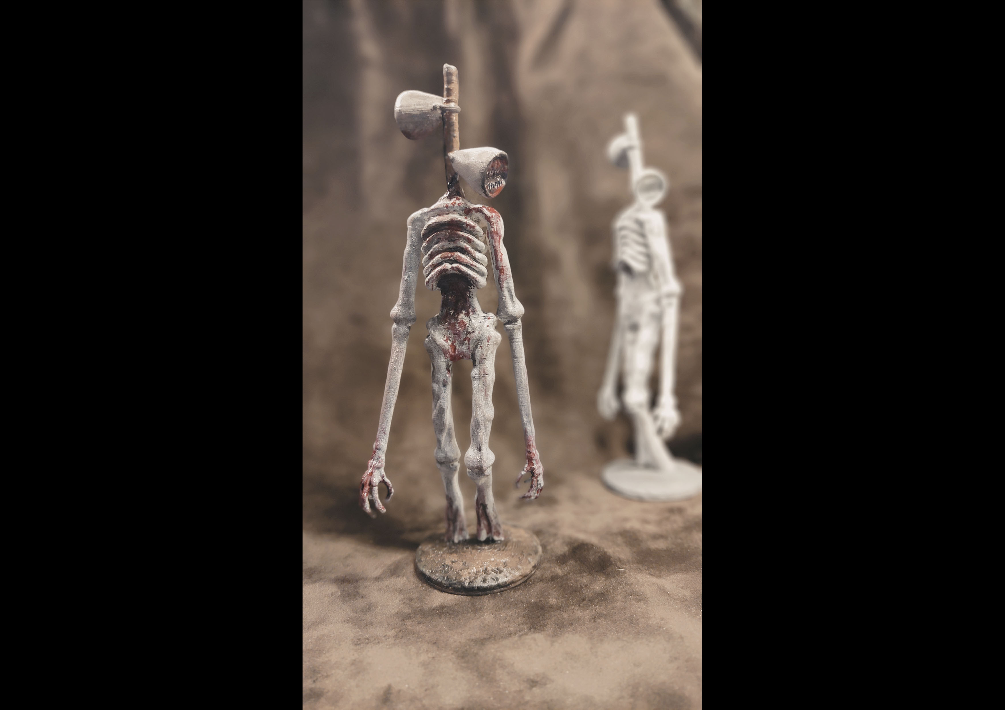 Скульптура персонажа SCP "Sirenhead"