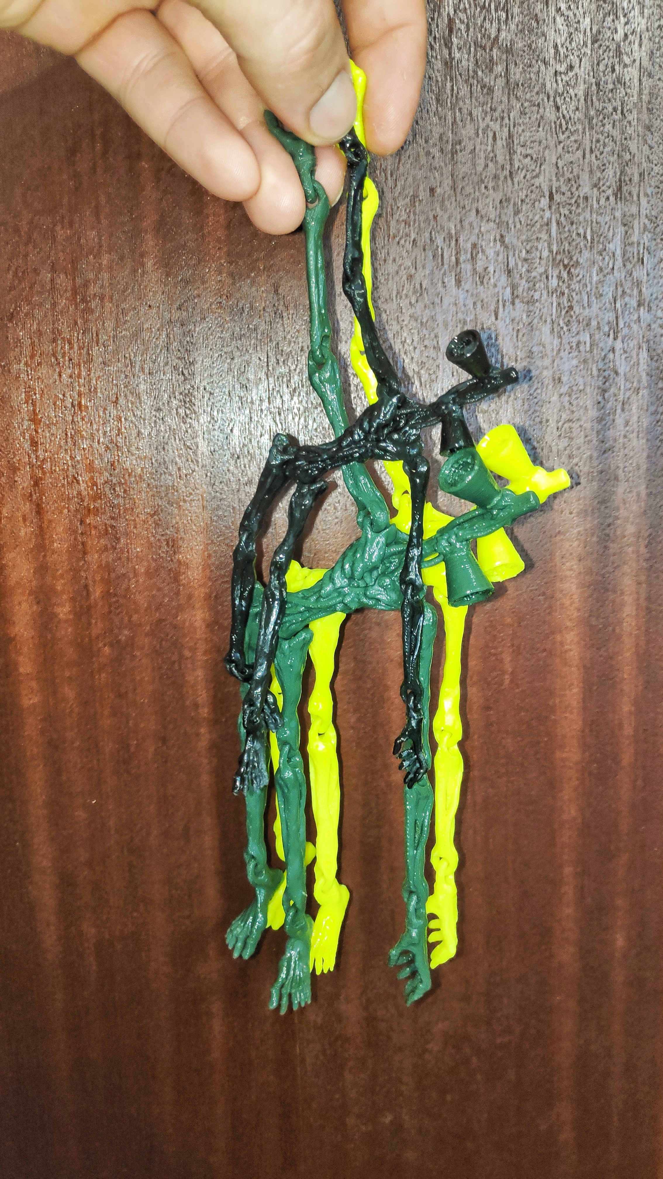 Сиреноголовый конечности двигаются