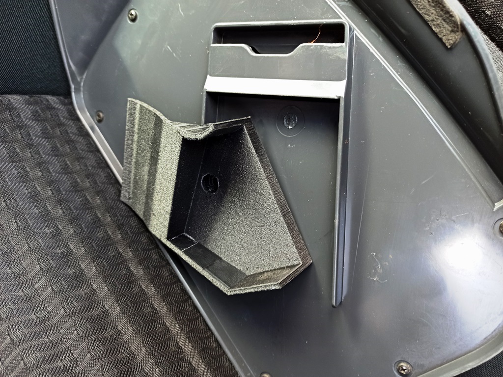 Кронштейн (крепление) для CleanBox (Toyota Camry, Vista V30)