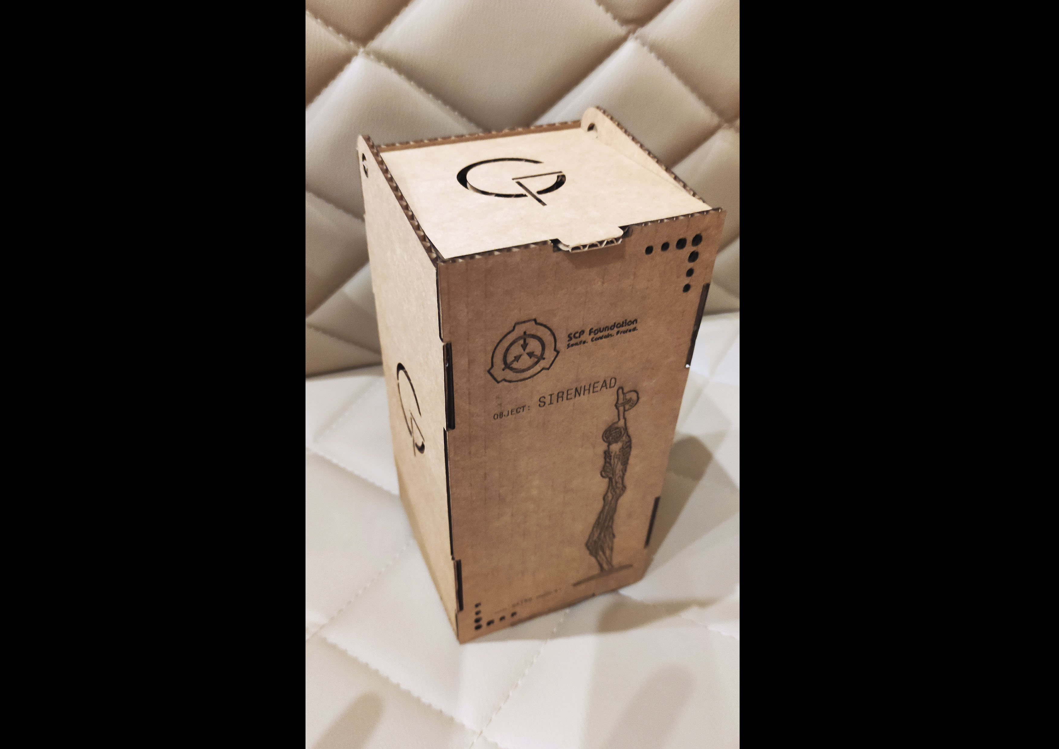 Скульптура персонажа SCP "Sirenhead"