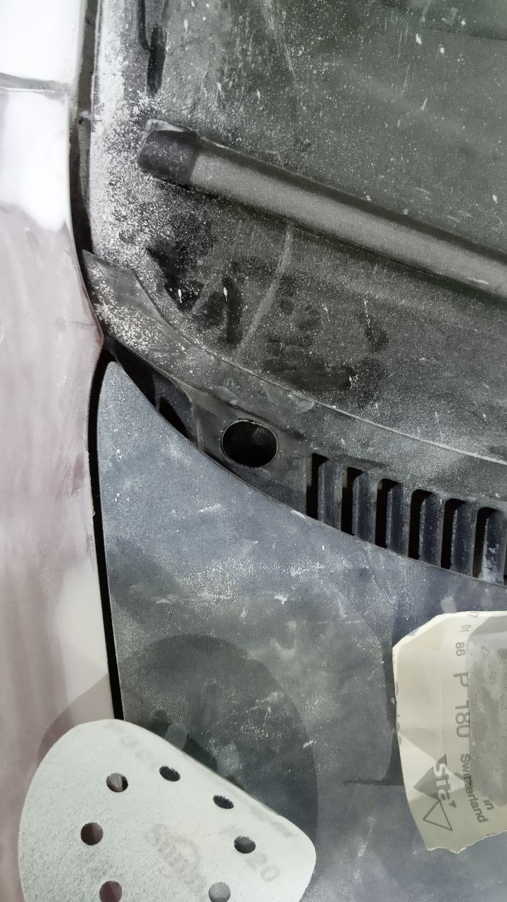 Заглушка крепления вентиляционной решетки Mazda E016-50-796