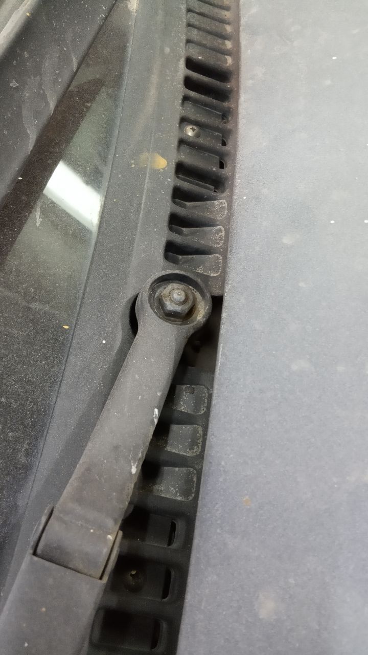 Заглушка Дворников Mazda 323