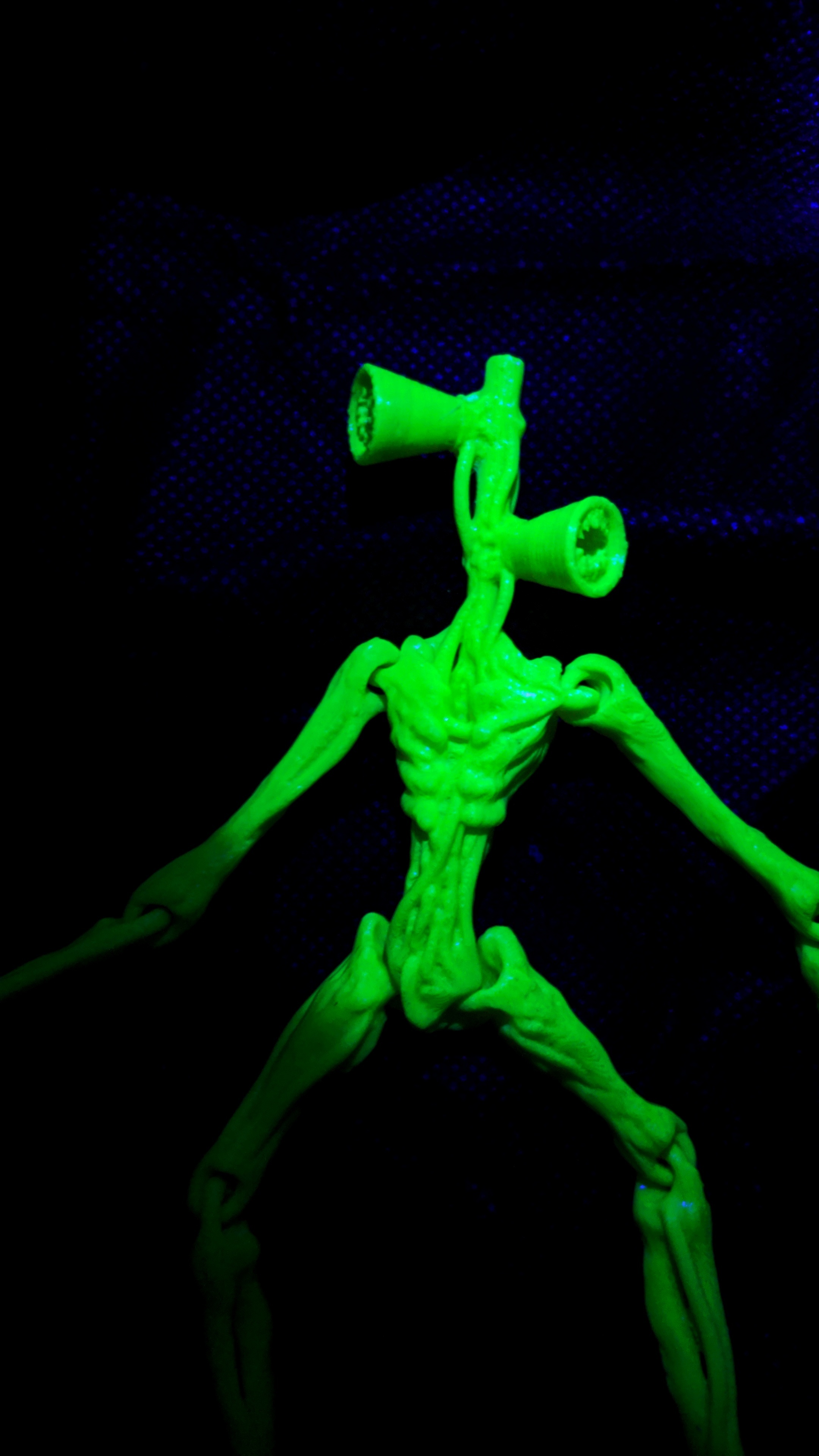 Сиреноголовый конечности двигаются