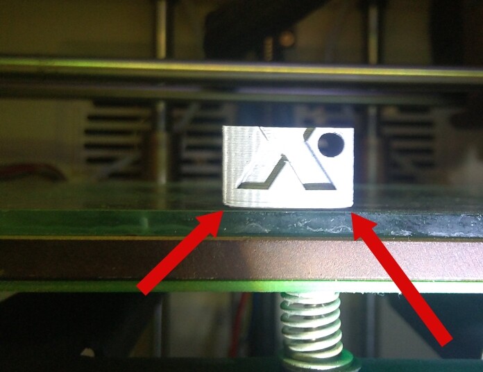 Деталь отлипает от стола 3д принтера