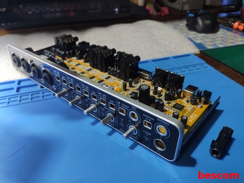 Звуковая карта behringer umc404hd