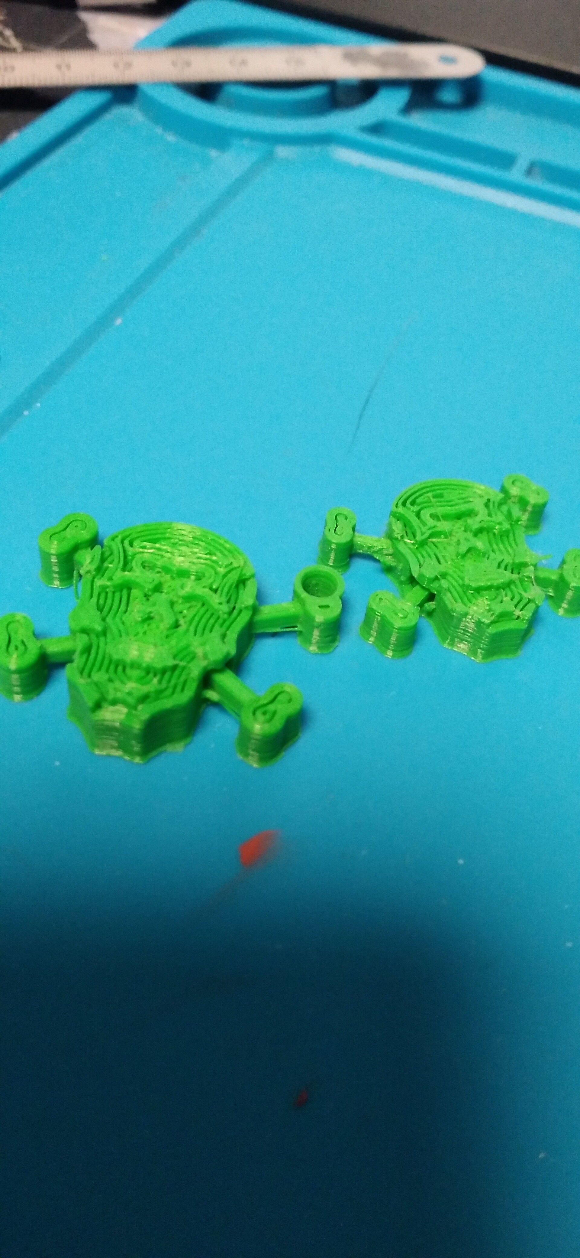 Не печатает верхнию крышку.